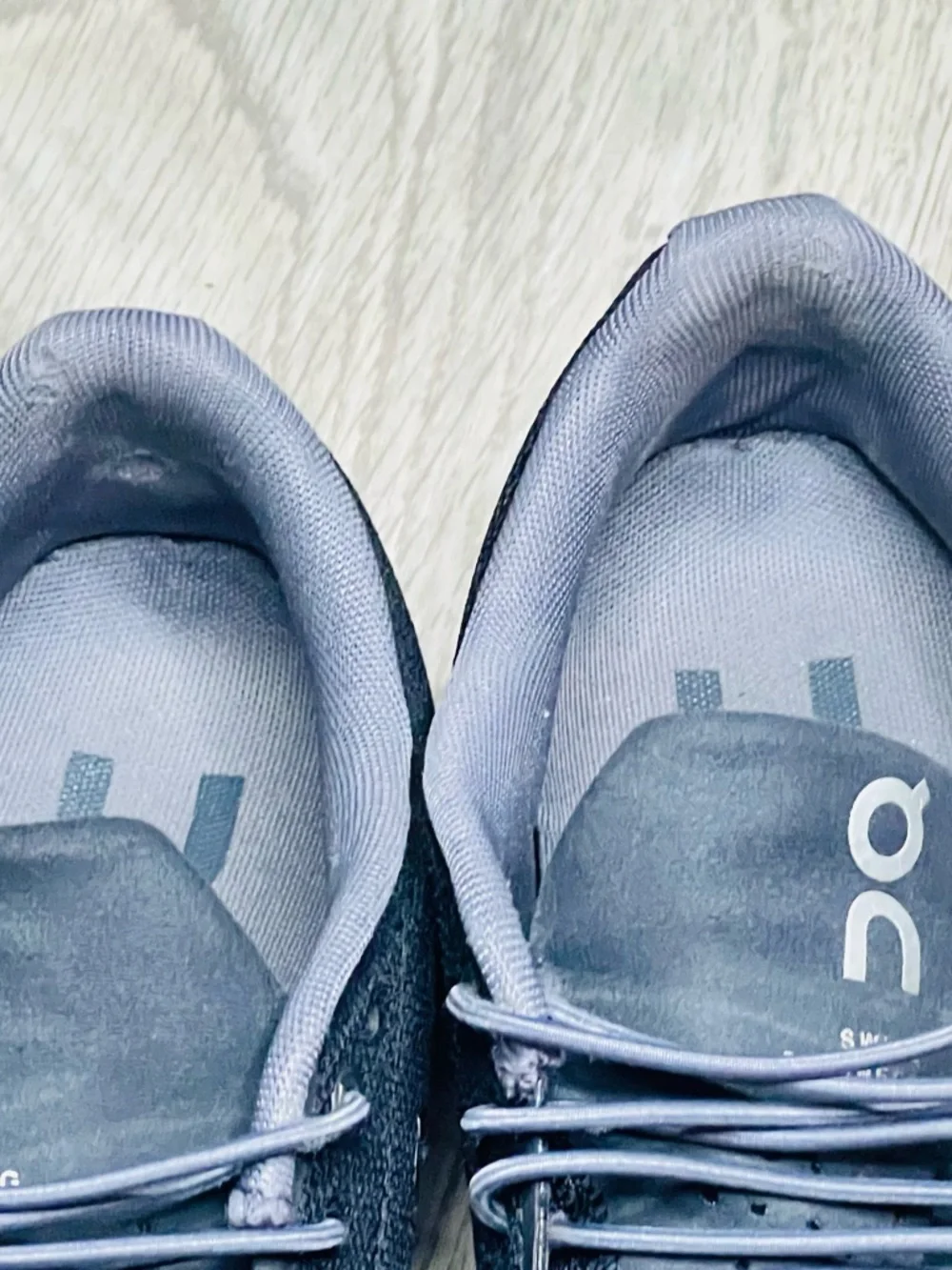 On Cloud Women’s 9.5 Black White Athletic Running Shoes Swiss Engineering *READ - Picture 6 of 13